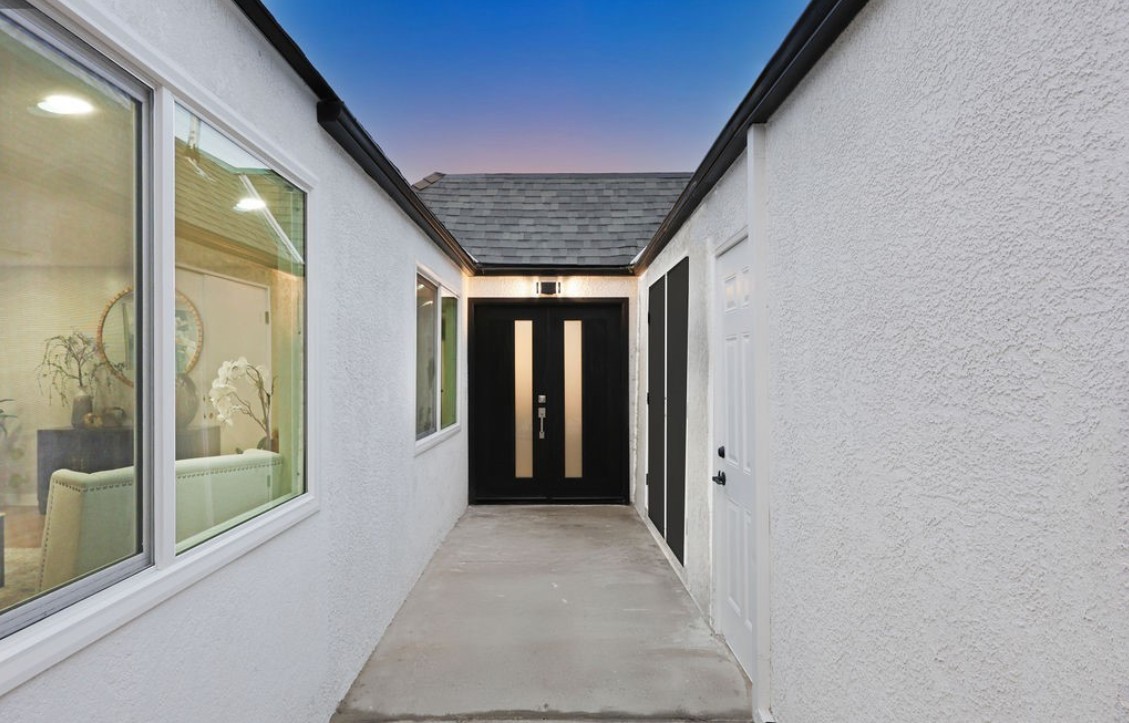 Flowstate Recovery — entry walkway
