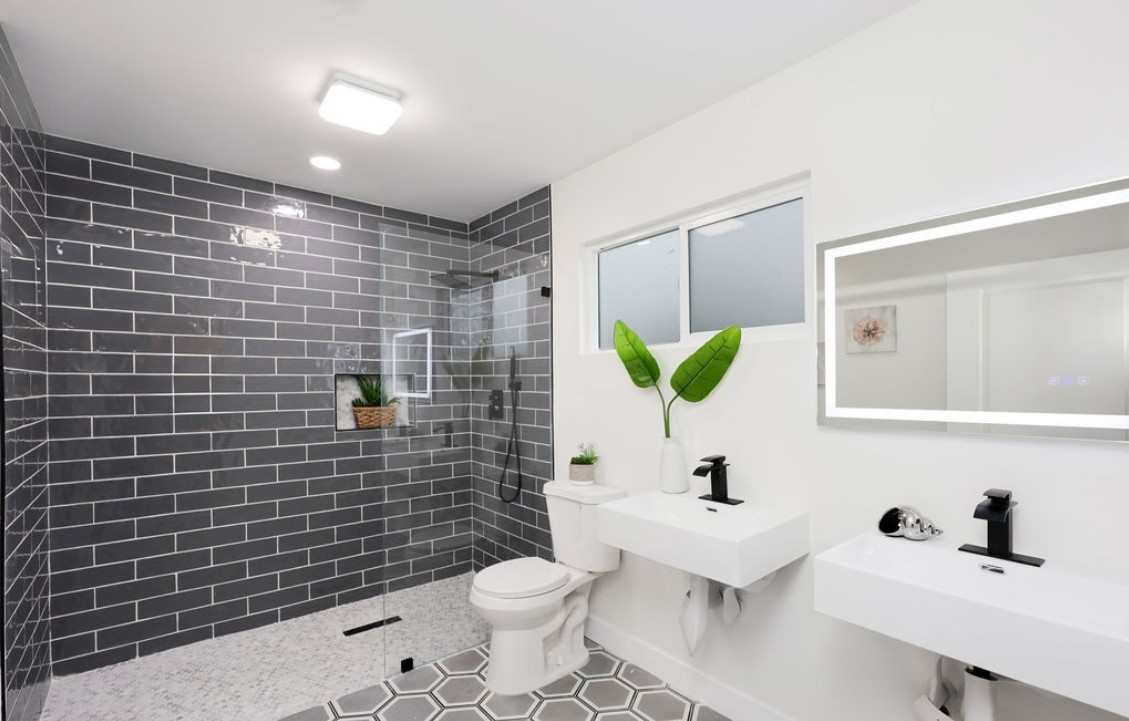 Flowstate Recovery — bathroom